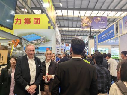 中国小城起重装备热销全球