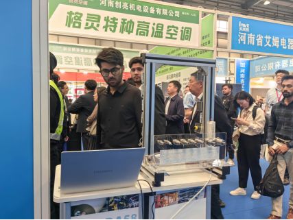 中国小城起重装备热销全球